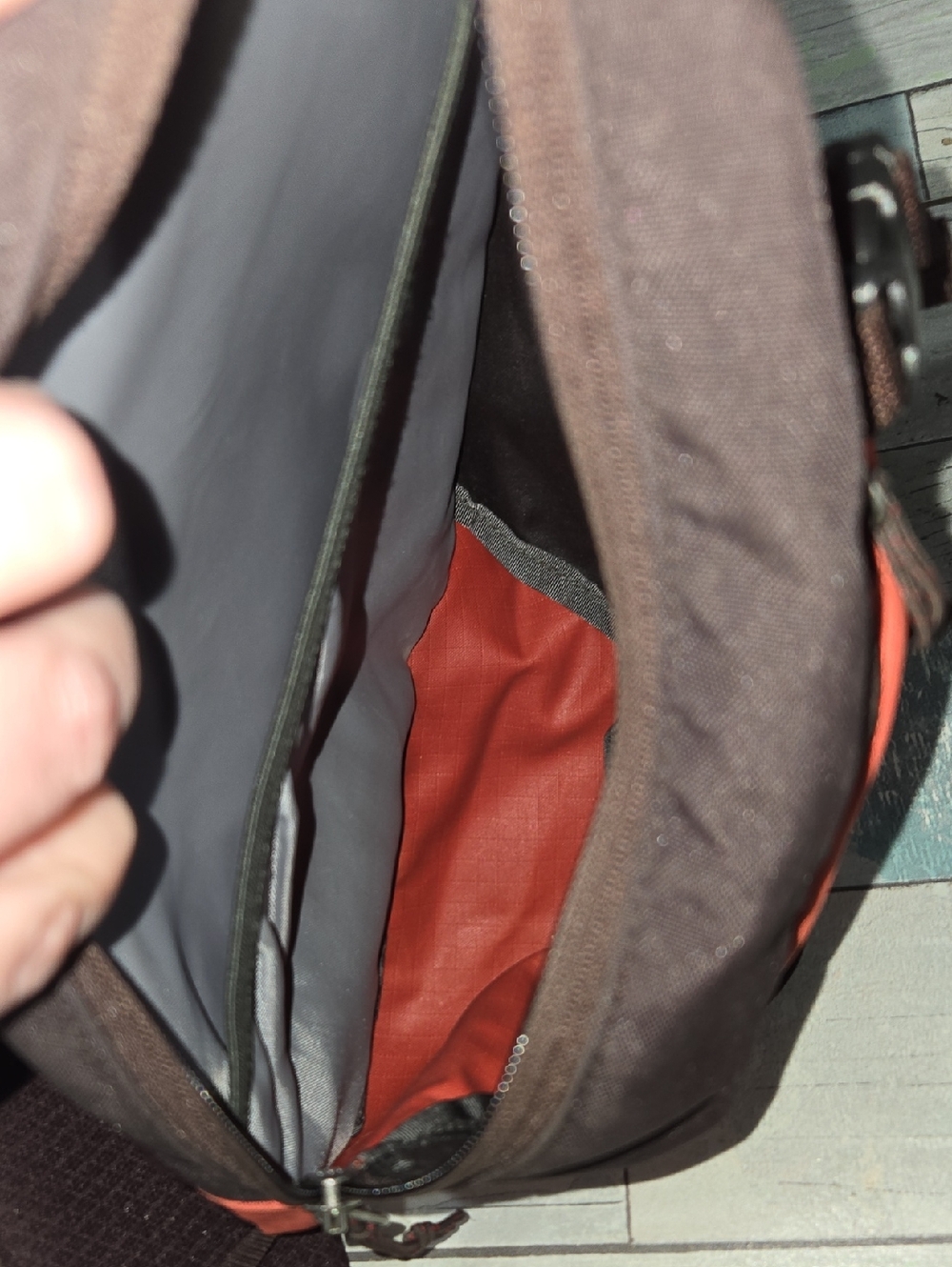 Patagonia red and black Atom 8L Sling Pack - Picture 10 of 10